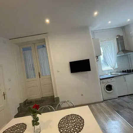 Apartament Old Town Apartment *